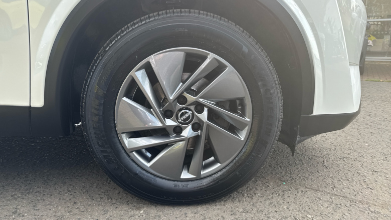 Nissan Qashqai 1.3 DiG-T MH Acenta Premium 5dr Petrol Hatchback